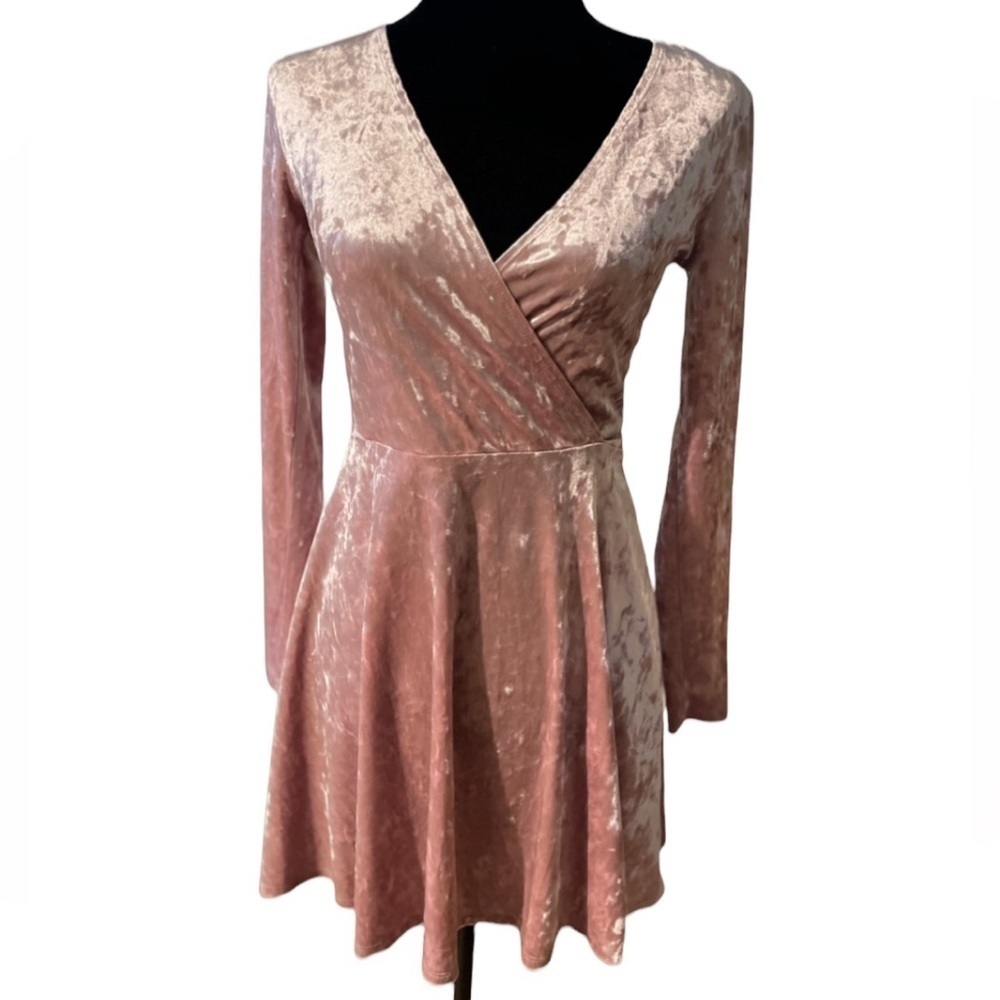 F21 Fit And Flare Pink Crushed Long Sleeve Fit and Flare Mini Dress Size S - Picture 2 of 8